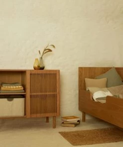 Quax Commodes Enfant Commode En Bois Naturel Avec Porte Coulissante Ajourée -Commodes enfant Soldes 2022 commode en bois naturel avec porte coulissante ajouree 3