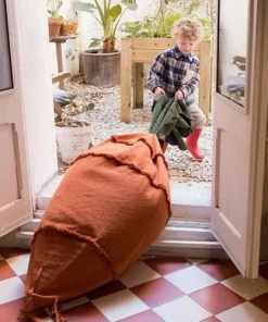 Lorena Canals Fauteuils Et Poufs Enfant Pouf Géant Cathy La Carotte X Oli & Carol (100 X 55 Cm) -Commodes enfant Soldes 2022 pouf geant cathy la carotte x oli carol 100 x 55 cm 2